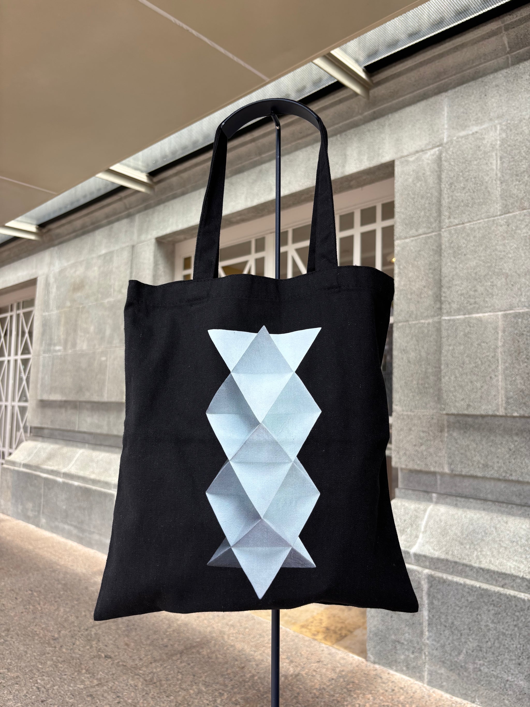 HAN SAI POR TETRAHEDRON-TETRAHEDRON INTERPENETRATION TOTE BAG (NOTHING IS FOREVER)