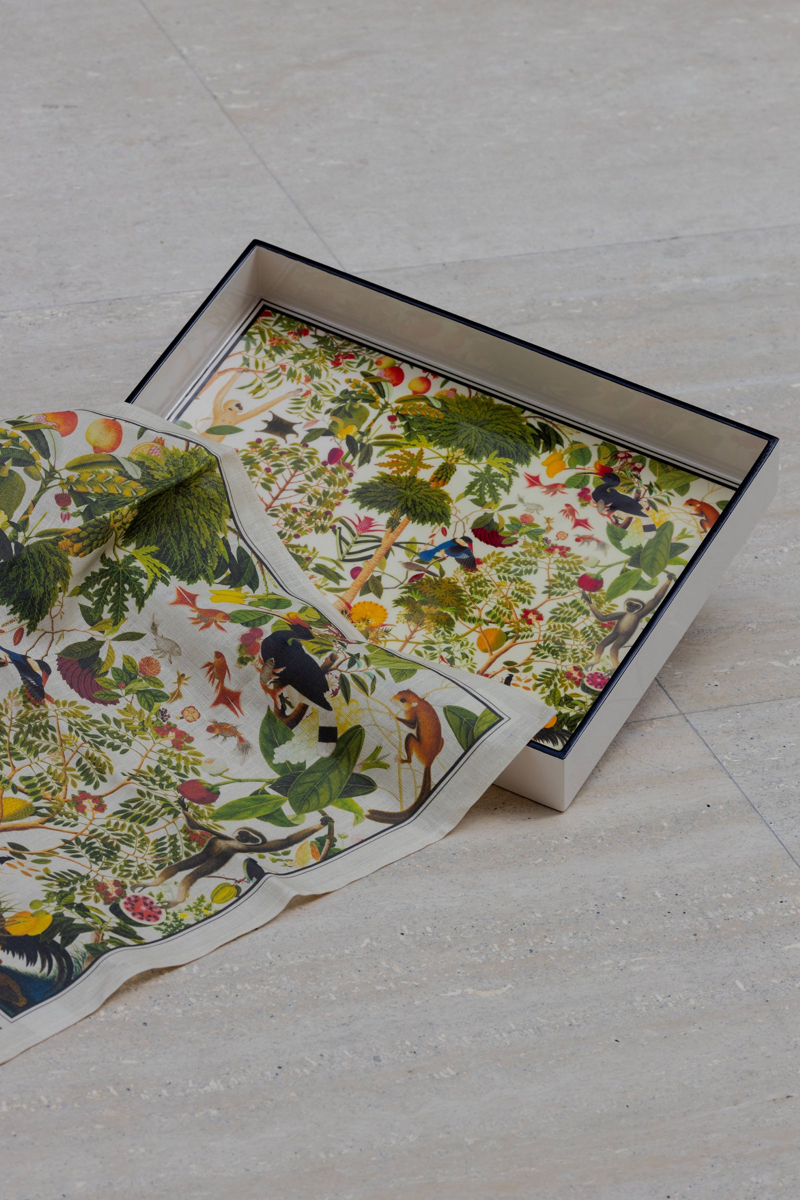KALEIDOSCOPIC NATURE LACQUER TRAY
