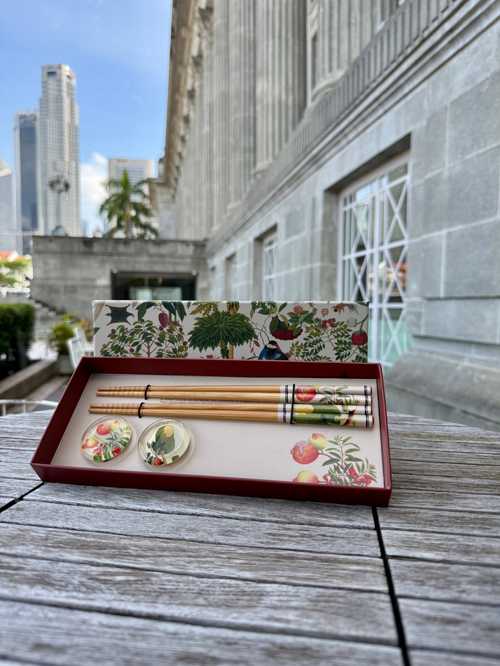 NATIONAL COLLECTION X MUSEUM MARTKET WILLIAM FARQUHAR SET OF 2 CHOPSTICKS AND STAND GIFT SET
