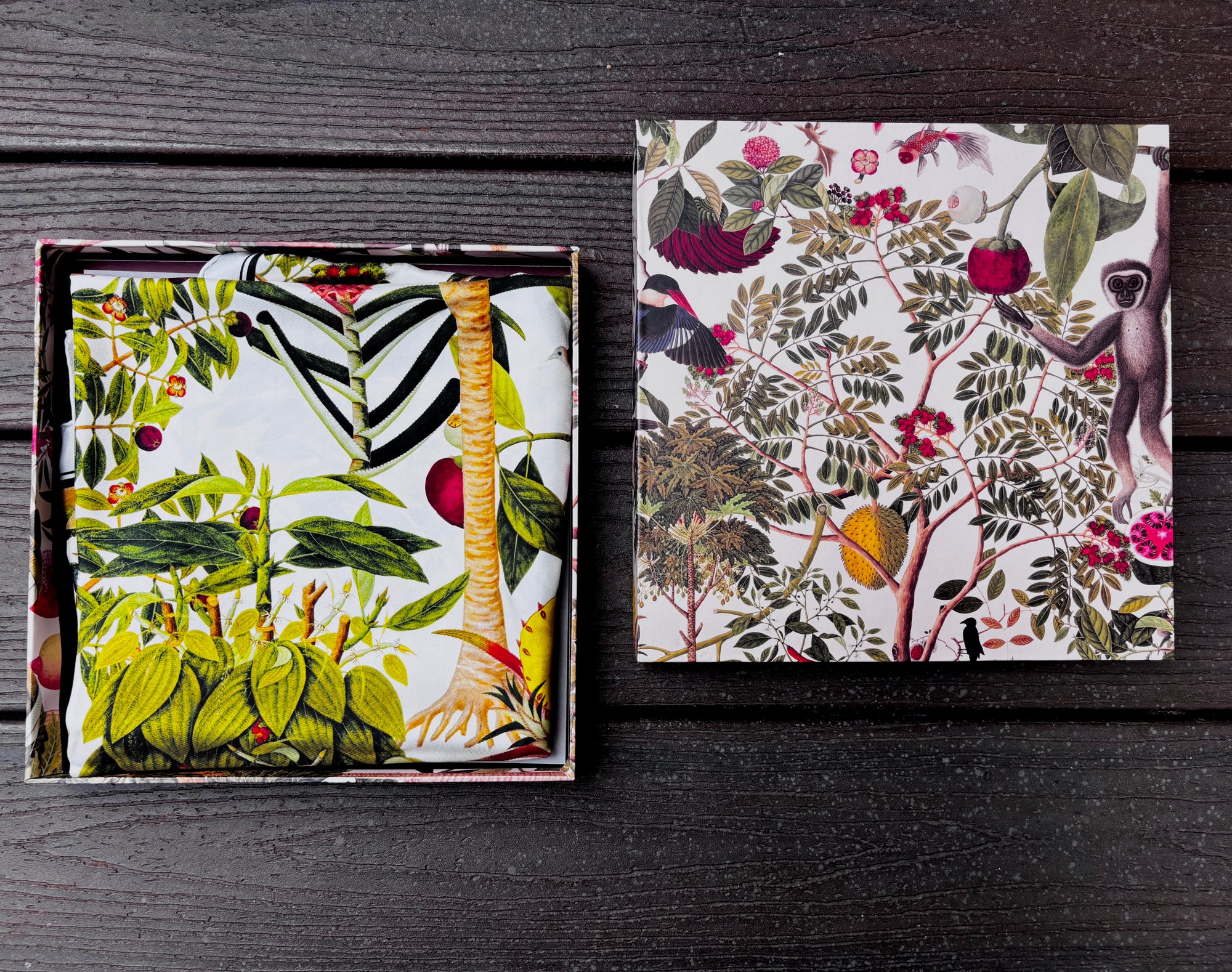 NATIONAL COLLECTION X MUSEUM MARTKET KALEIDOSCOPIC NATURE SCARF