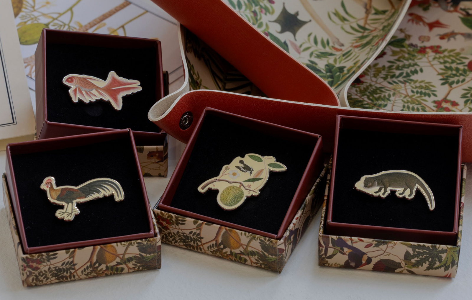 NATIONAL COLLECTION x MUSEUM MARTKET KALEIDOSCOPIC NATURE PINS